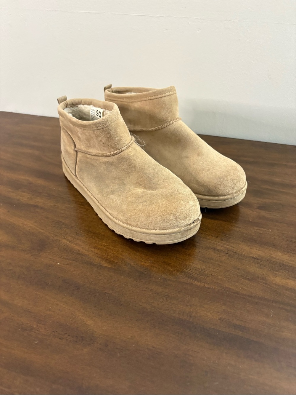 SO Women’s 9.5 Faux Fur Ugg Like Boots Ivory Beige Fall Winter